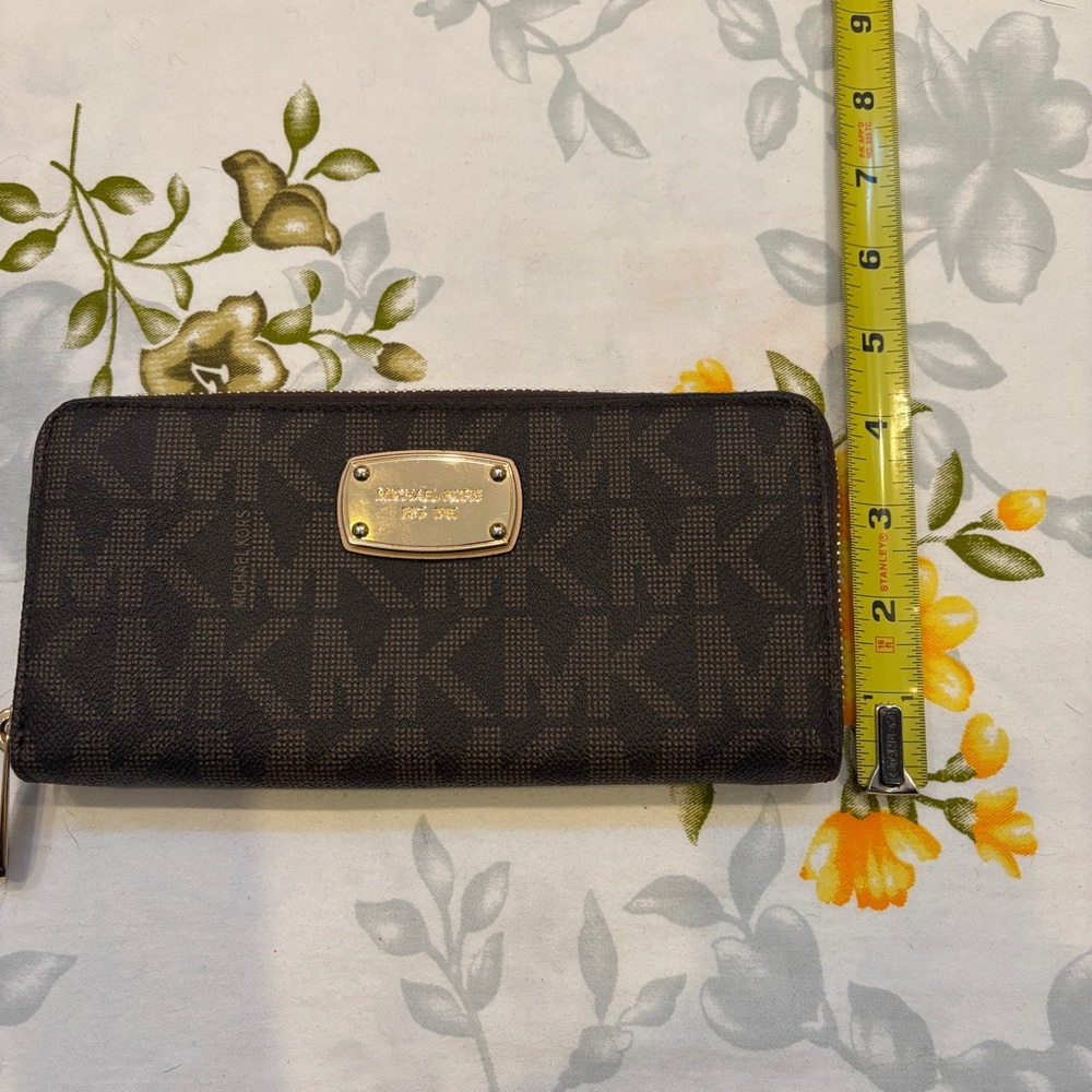 Michael Kors Brown Zip Wallet - Picture 10 of 10